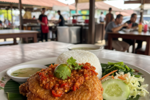 Nasi Ayam Penyet di Bachok, Malaysia: Resepi Sedap yang Wajib Dicuba