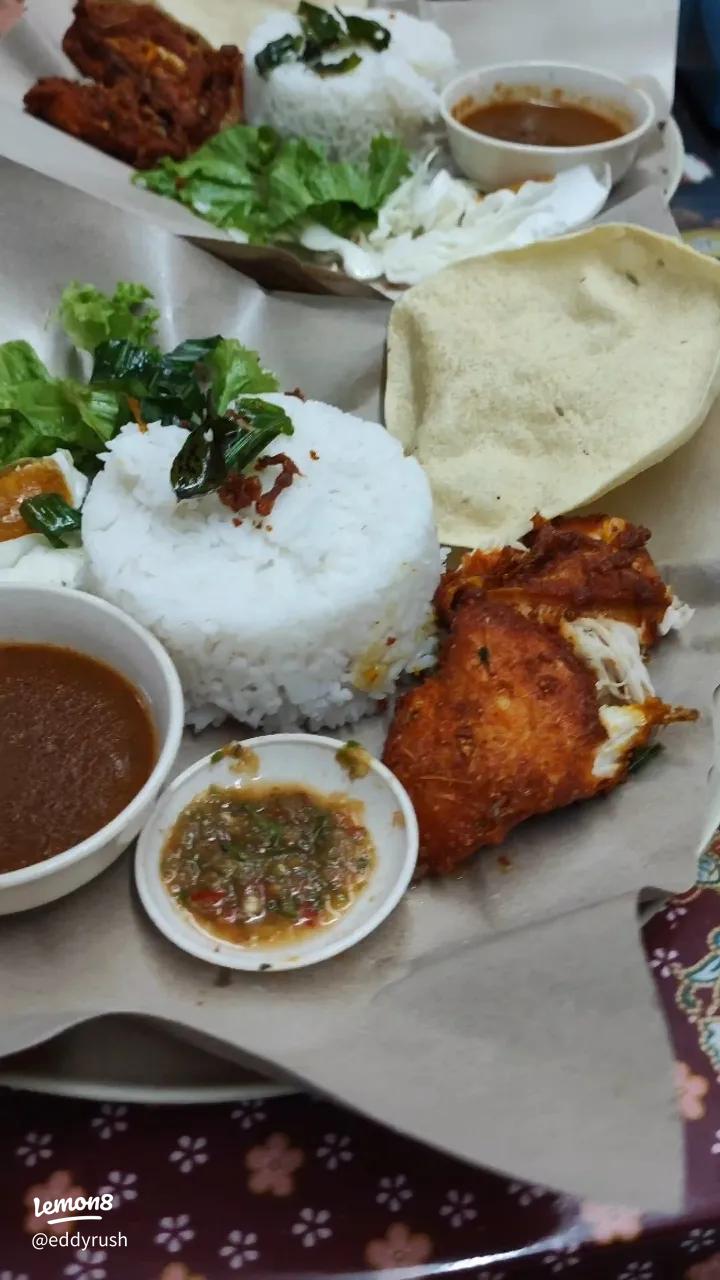 Nasi Ayam Penyet di Balik Pulau, Malaysia: Resepi Asal dan Pengalaman Mencicipi Hidangan Tempatan 1 Nasi Ayam Penyet di Balik Pulau, Malaysia: Resepi Asal dan Pengalaman Mencicipi Hidangan Tempatan