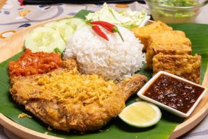 Nasi Ayam Penyet di Jerteh, Malaysia: Rahsia Masakan Sedap yang Wajib Dicuba