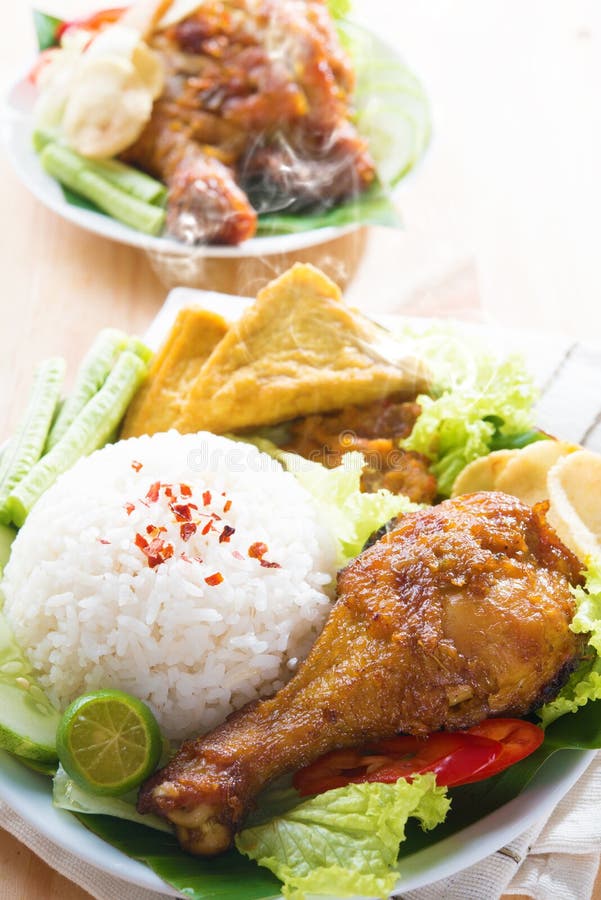 Nasi Ayam Penyet di Kepala Batas, Malaysia: Rahsia Hidangan Sedap yang Wajib Dicuba 1 Nasi Ayam Penyet di Kepala Batas, Malaysia: Rahsia Hidangan Sedap yang Wajib Dicuba
