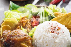 Nasi Ayam Penyet di Mdtakab, Malaysia: Resepi Asal dan Rahsia Kelezatannya yang Terkenal