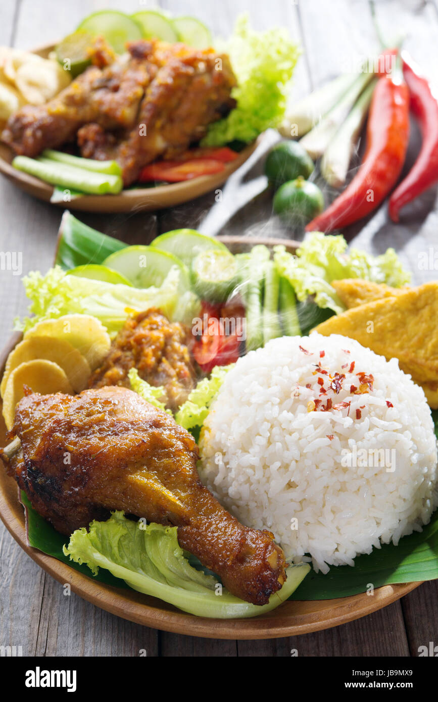 Nasi Ayam Penyet di Mdtakab, Malaysia: Resepi Asal dan Rahsia Kelezatannya yang Terkenal 1 Nasi Ayam Penyet di Mdtakab, Malaysia: Resepi Asal dan Rahsia Kelezatannya yang Terkenal