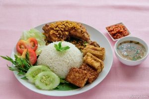 Nasi Ayam Penyet di Pontian, Malaysia: Resepi Asal Sedap dan Pengalaman Makan yang Tidak Terlupakan