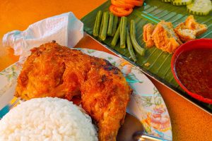 Rasai Keistimewaan Nasi Ayam Penyet di Perlis, Malaysia Yang Memukau