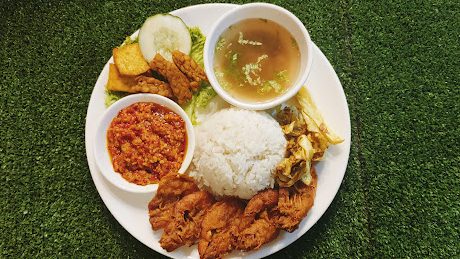 Ayam Gepuk Utaqa Laguna Merbok 1 ayam gepuk utaqa laguna merbok