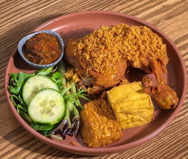 Ayam Penyet Crispy, Lunch, Pinggiran Sungai MITC, Syazra Coffee Ayer Keroh, syazra Coffee, Ahmad Fusion Kitchen. 1 ayam penyet crispy lunch pinggiran sungai mitc syazra coffee ayer keroh syazra coffee ahmad fusion kitchen