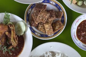 Ayam Penyet Mak Maya (warung mak ipah)