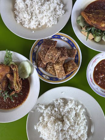 Ayam Penyet Mak Maya (warung mak ipah) 1 ayam penyet mak maya warung mak ipah