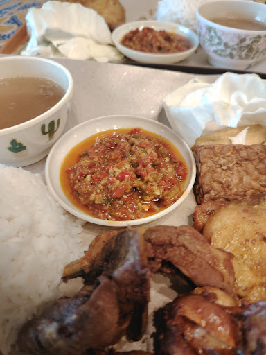 Ayam Gepuk Jogja by Basaroy