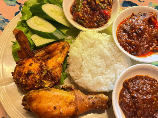 NASI AYAM PENYEK (IBU)