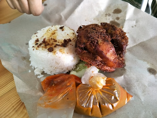 Kedai Nasi Kukus Ayam Goreng Berempah