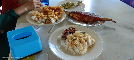RUMAH MAKAN PADANG RUMAH MAKAN PADANG