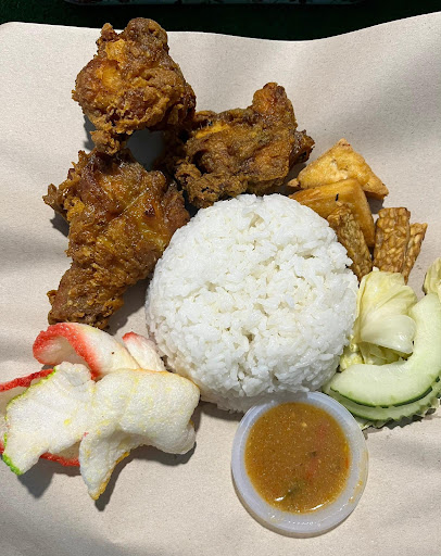 Wins Garden Night Market