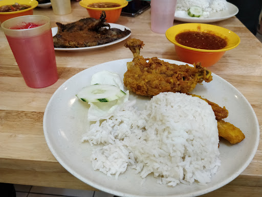 Warisan Sotong Giant/Indorasa Ayam Penyet