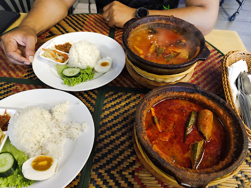 Asam Pedas Claypot • Balakong