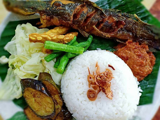 Kak Engku - Lontong - Nasi Dagang - Ayam Penyet - Kacang Pool Kak Engku - Lontong - Nasi Dagang - Ayam Penyet - Kacang Pool