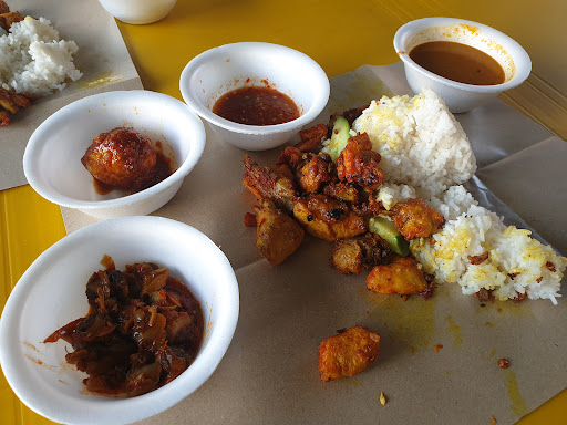 Nasi Gulai Ayam Kunyit Temoyong Langkawi