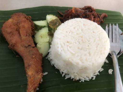 Kak Biey Nasi Kukus Ayam Berempah di Kampung Balai Kak Biey Nasi Kukus Ayam Berempah di Kampung Balai