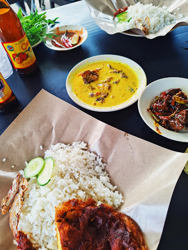 Mazlina Tan Nasi Ayam Claypot Mazlina Tan Nasi Ayam Claypot