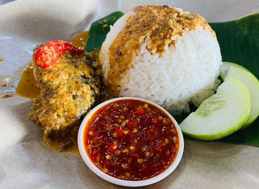 Nasi Kerabu Ayam Berempah Nasi Kerabu Ayam Berempah
