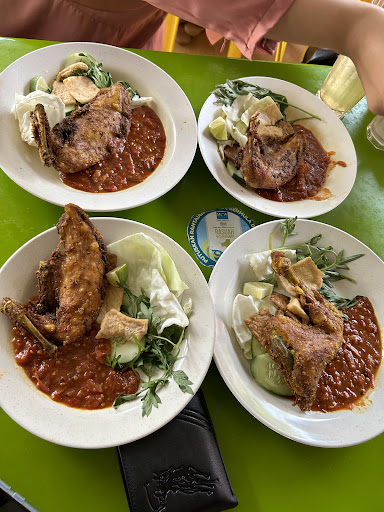 Ayam Penyet Mak Maya (warung mak ipah) Ayam Penyet Mak Maya (warung mak ipah)
