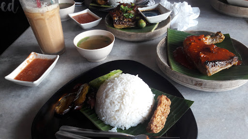 Supreme Ayam Penyet Cafe