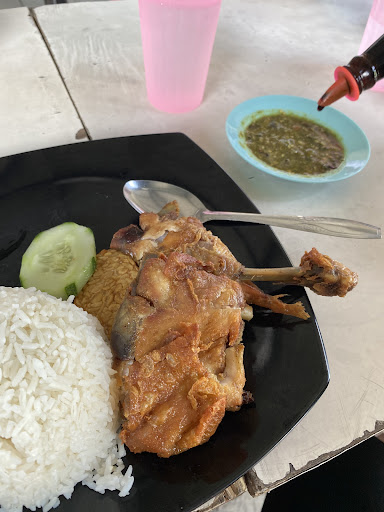 Warung Ibu ( Ayam Penyet Kg.Likas )