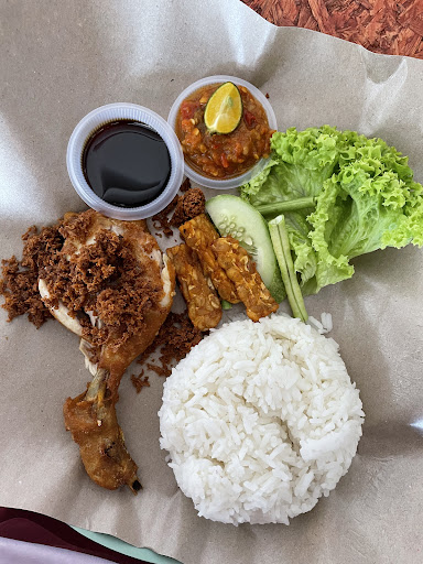 NASI AYAM PENYET MAS JOKO NASI AYAM PENYET MAS JOKO