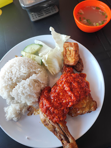 Nasi ayam penyet