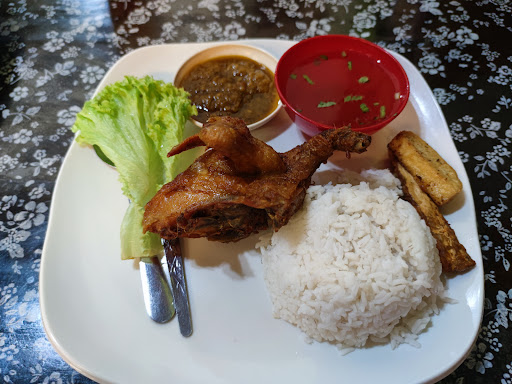 Ayam Penyet Suzzana
