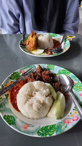 Gerai Nasi Lemak Kak Ya & Nasi ayam Penyet Omak