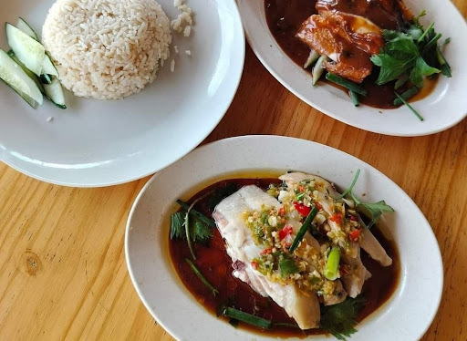 DE KAYLA NASI AYAM YUNNAN KEMAMAN