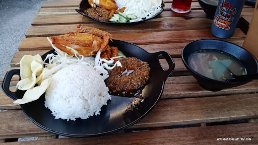 Ayam Gepuk Ganteng Ayam Gepuk Ganteng
