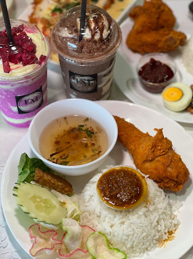 MOKSUMUNG KITCHEN & AYAM GORENG