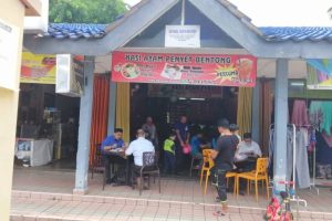 Fauzi Ayam Penyet