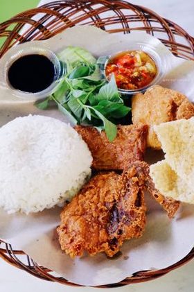 Kafe Ayam Penyet Surabaya 1 kafe ayam penyet surabaya