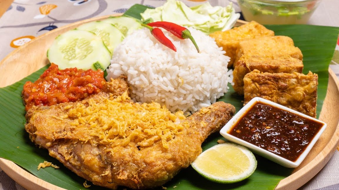nasi ayam penyet asli indonesia