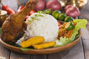 Nasi Ayam Penyet di Kangar, Malaysia: Resepi Sedap dan Pengalaman Makan yang Tidak Terlupakan