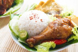 Nasi ayam penyet tunggang langgang(gong pauh)