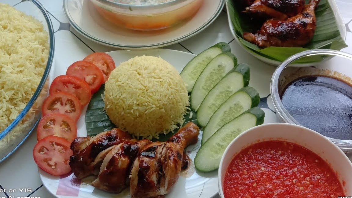 Suri and Family ( Nasi Ayam best) 1 suri and family nasi ayam best