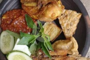 Waroeng Ndeso(Ayam penyet Bakso)