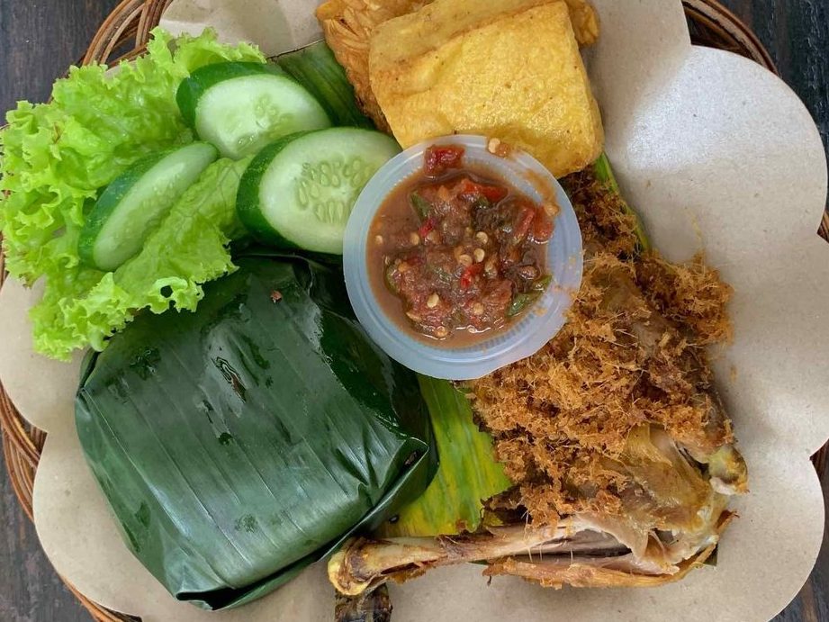 Warong Bakso dan Ayam Penyet Ibu Yani 1 warong bakso dan ayam penyet ibu yani